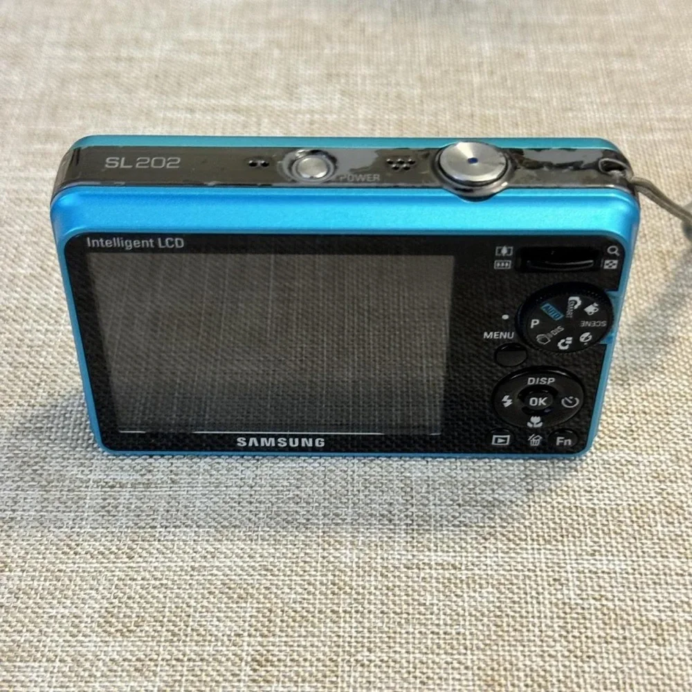 Samsung Vibrant Blue Digital Camera